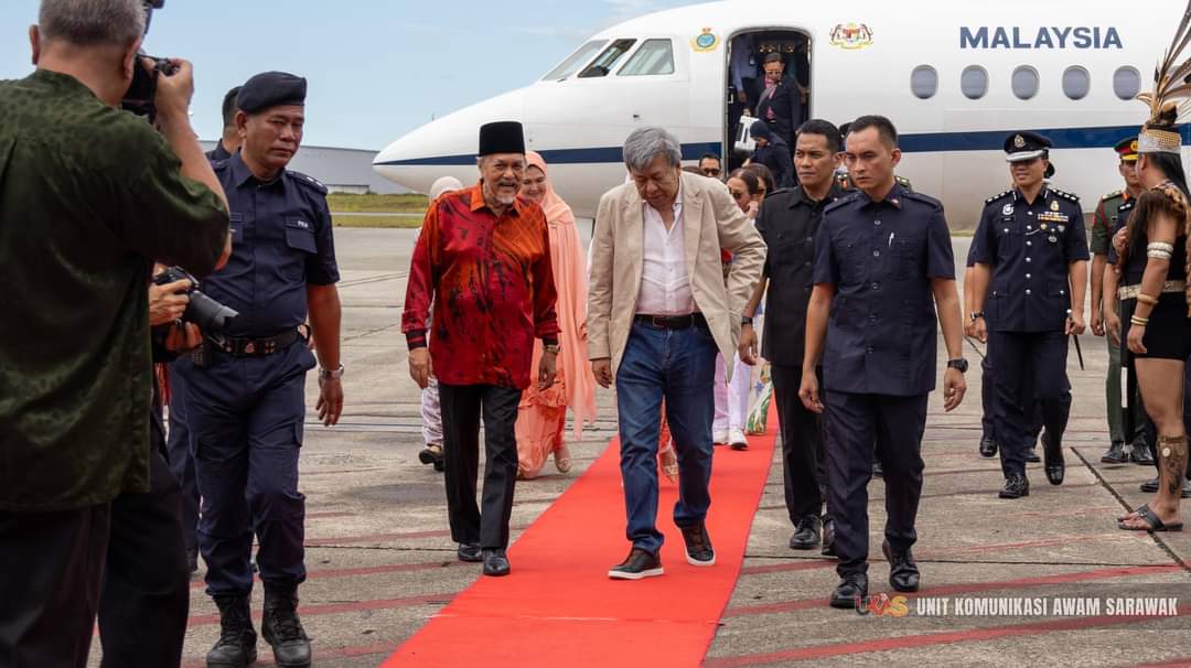 雪兰莪苏丹 抵达古晋