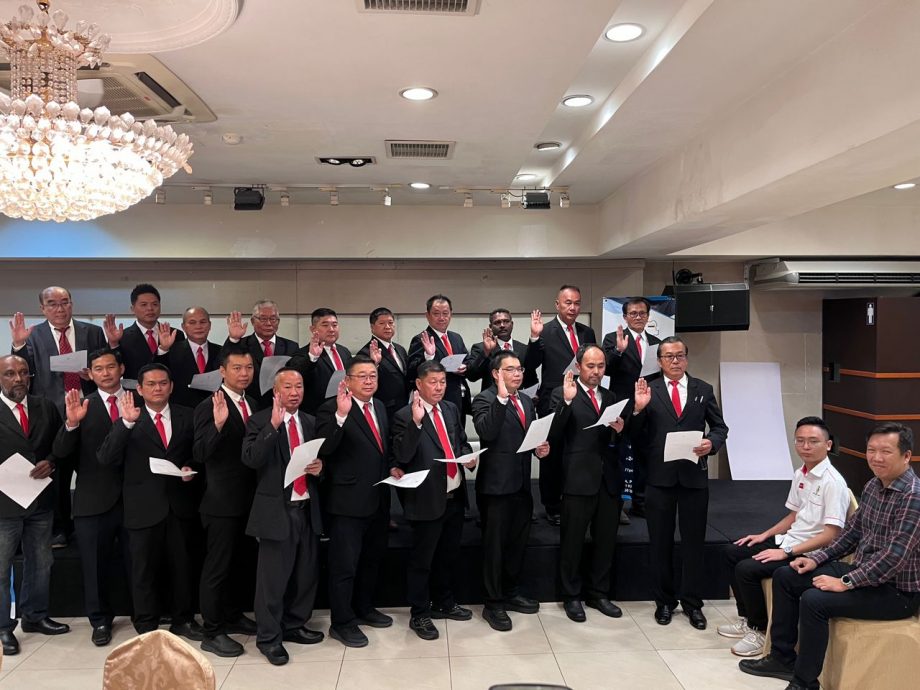 霹修车厂公会新届理事就职 孙德安盼创会理念得以延续