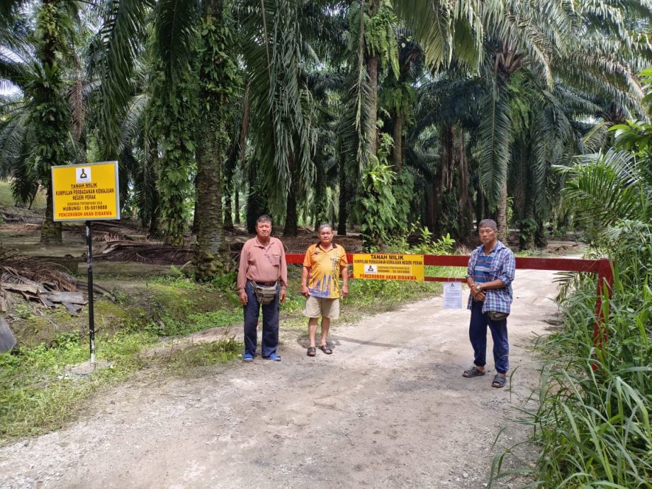 霹发展机构深夜设闸挖坑封路 农民忧无法耕作耽误收成