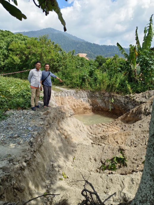 霹发展机构深夜设闸挖坑封路 农民忧无法耕作耽误收成