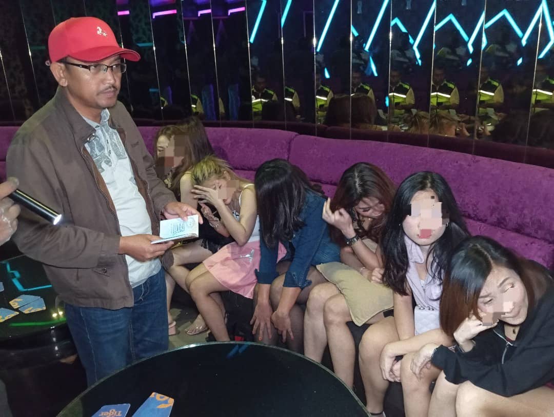 霹移民局展开“震荡”行动 扣查11外籍女子