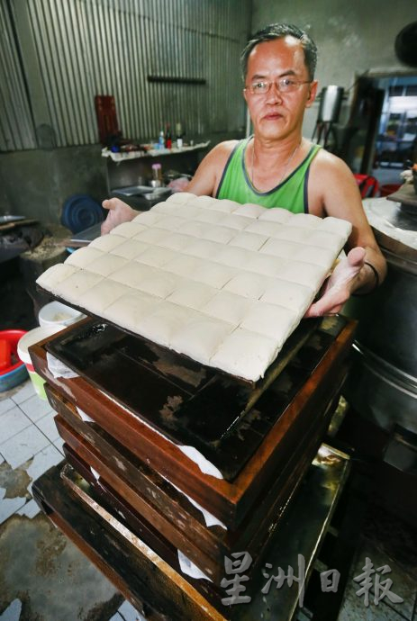 霹:封底主文/它的诞生|匠心制豆腐 每块皆辛苦