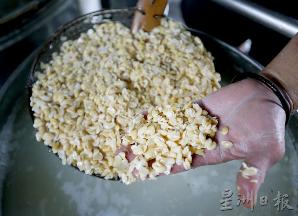 霹:封底主文/它的诞生|匠心制豆腐 每块皆辛苦