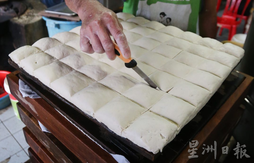 霹:封底主文/它的诞生|匠心制豆腐 每块皆辛苦