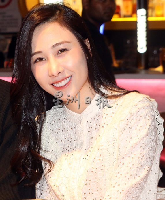 音乐会获女友捧场 潘裕文看俊倩眼神拉丝