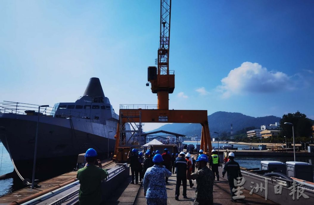 首艘濒海战斗舰已下水 料2026年如期交付