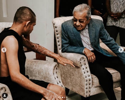 马哈迪上门探望 法伊萨受宠若惊