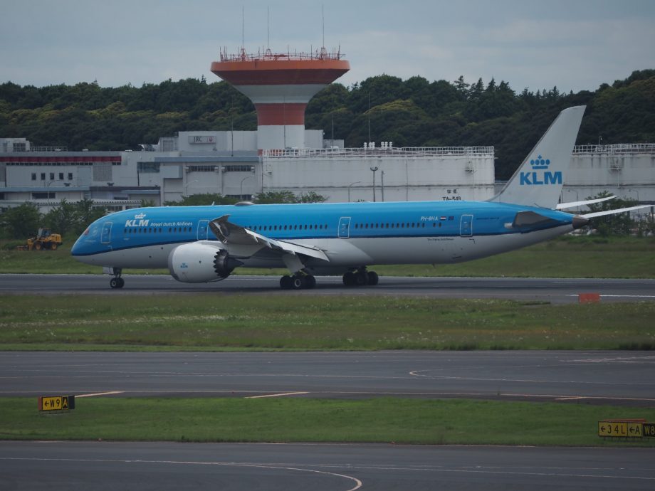 驾驶舱窗户出现裂　航班紧急返回成田机场