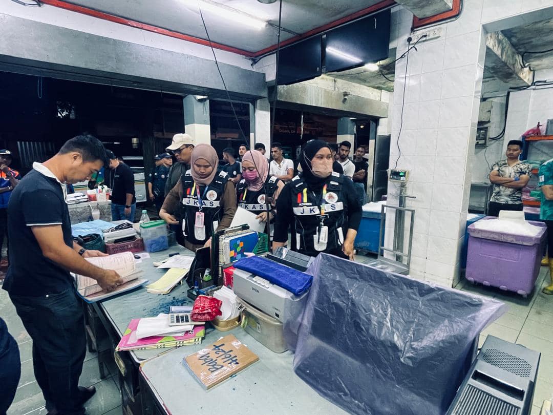 鸡血流入沟渠 回收落地豆芽 3工厂勒令关闭1吊销执照