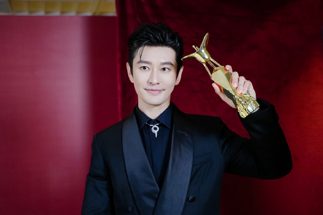 黄晓明上影节封帝 感慨“越过了高山”