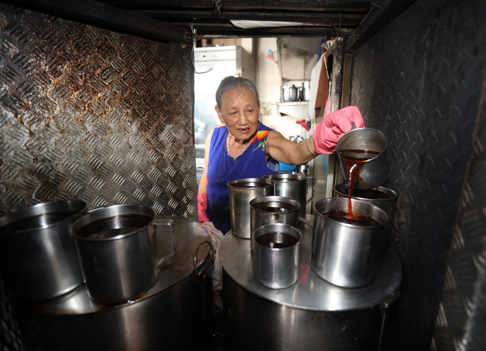 (6月6日见报)星角摄 | 百年凉茶铺让你“苦尽甘来”