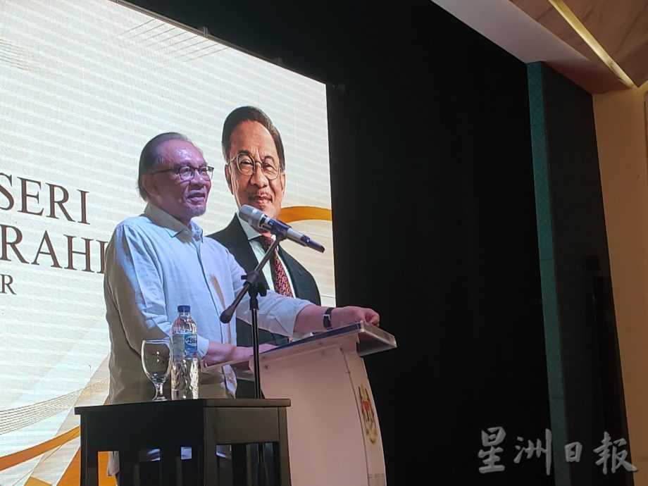 (全国版)安华当首相 卡巴星功不可没