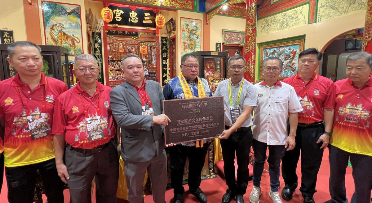 (全国版)宗教建筑场所乃特色旅游产品·张庆信鼓励与国外交流