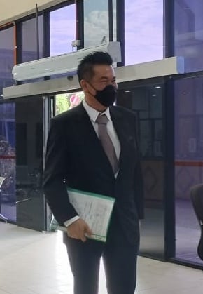 (全国版)涉嫌向一名华裔索求400万令吉及收取267万5150令吉的贿赂金,两名华裔男子被控10控状。