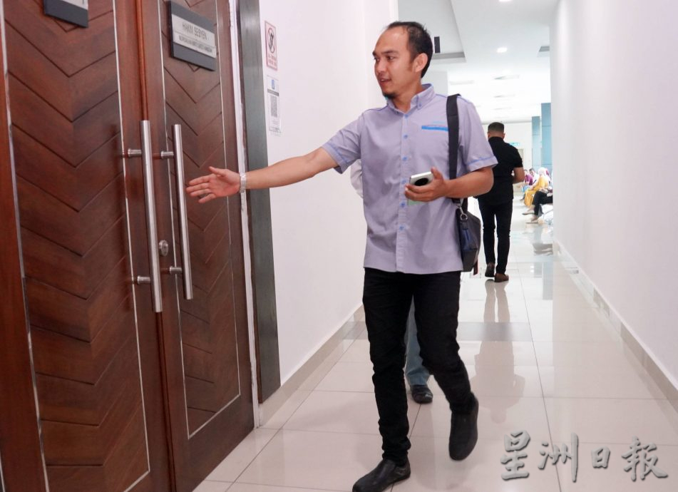 玻大臣儿被控舞弊案,控方今呈文件,法官谕令展726再过堂