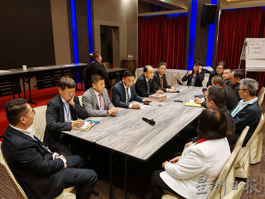 马来西亚留台校友会联合总会改选,颜振辉当选署理会长