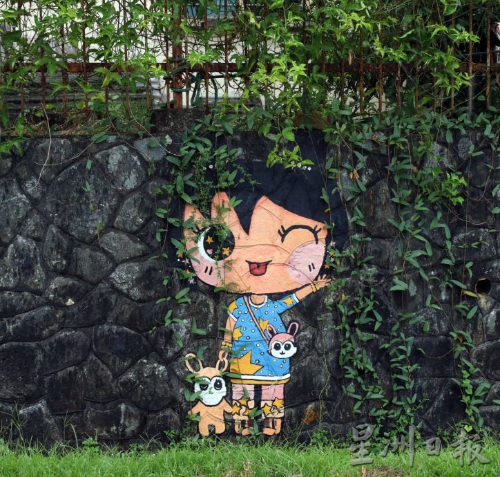 星角摄:万茂新村最熟悉的一道风景—街画