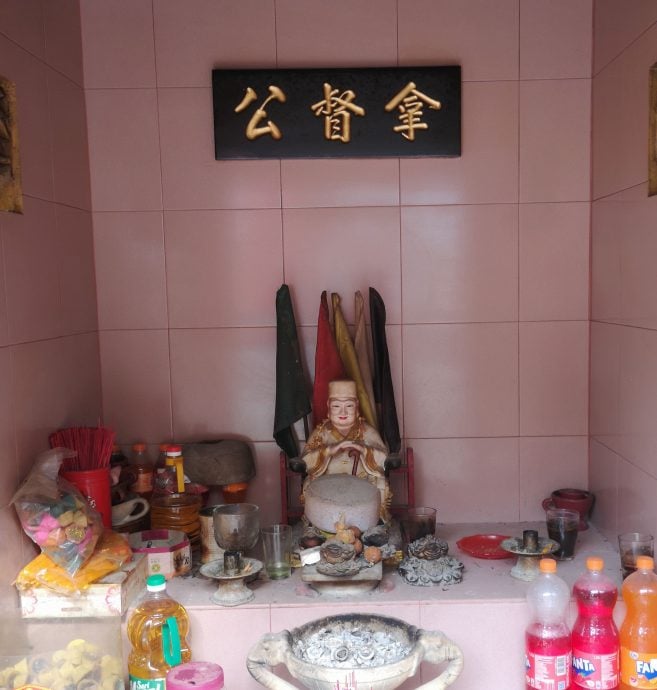 （古城封底主文）《庙堂之旅》一尊超过300年的张公圣君神像，一个乩童的指引　金山宫从住家变神庙