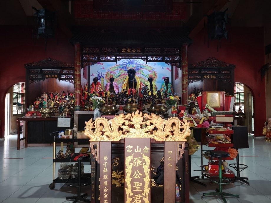 （古城封底主文）《庙堂之旅》一尊超过300年的张公圣君神像，一个乩童的指引　金山宫从住家变神庙