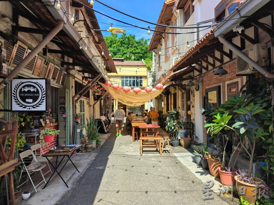 (古城封底主文)《用眼睛去旅游》:“鬼门关”——甘榜爪哇桥