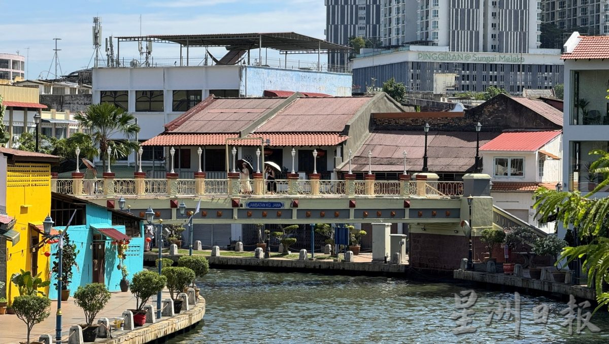 (古城封底主文)《用眼睛去旅游》:“鬼门关”——甘榜爪哇桥