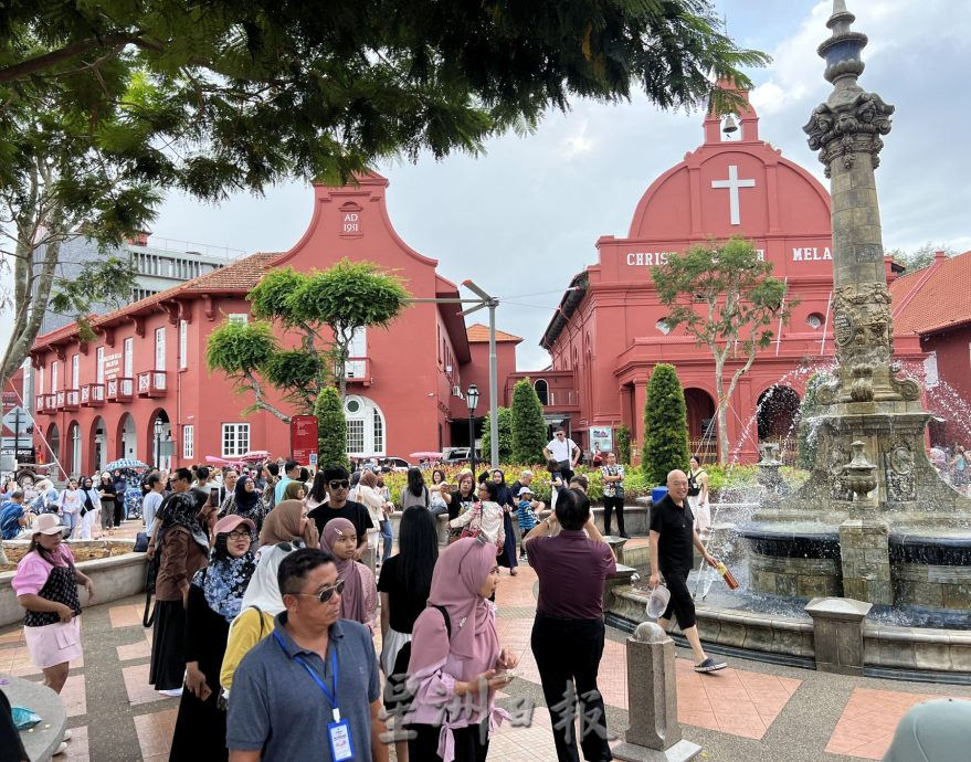 （古城封面主文） 暂缓调涨 文物税维持2令吉·吸引游客留宿