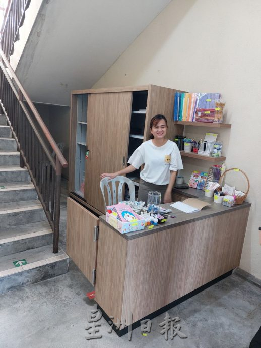 (古城封面主文)姚玉鸾女士与家人捐献一座图书馆予爱极乐华小