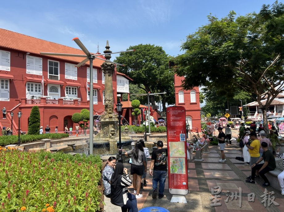 (古城封面主文)红屋增2巨型风扇逾8尺·引起民众热议