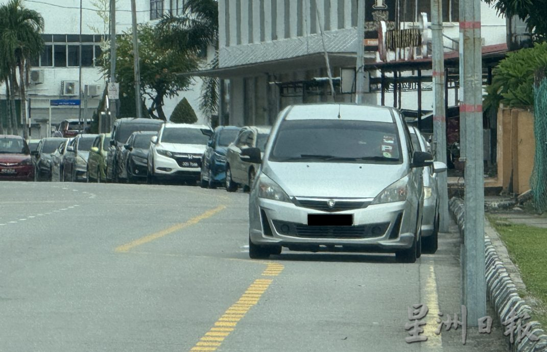 (古城封面主文)车辆脚车共用车道·市民遭交警提醒勿占线