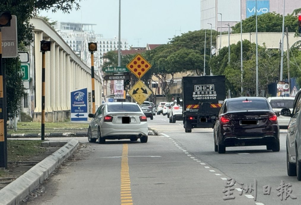 (古城封面主文)车辆脚车共用车道·市民遭交警提醒勿占线