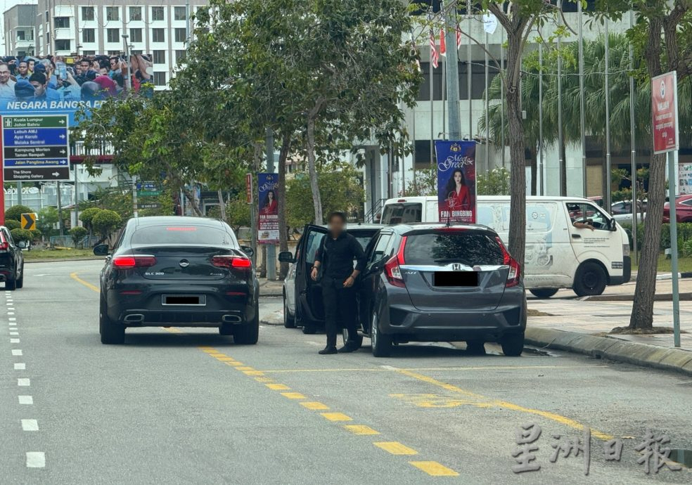 (古城封面主文)车辆脚车共用车道·市民遭交警提醒勿占线