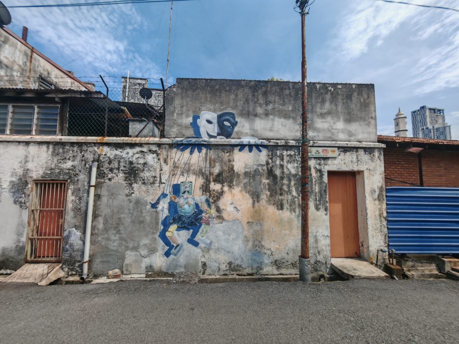 (古城封面副文)武牙拉也后巷壁画失修,梁证法盼政府配合非政府组织重规划