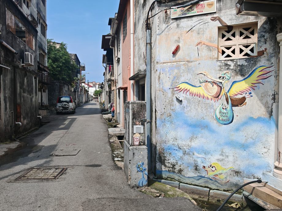 (古城封面副文)武牙拉也后巷壁画失修,梁证法盼政府配合非政府组织重规划