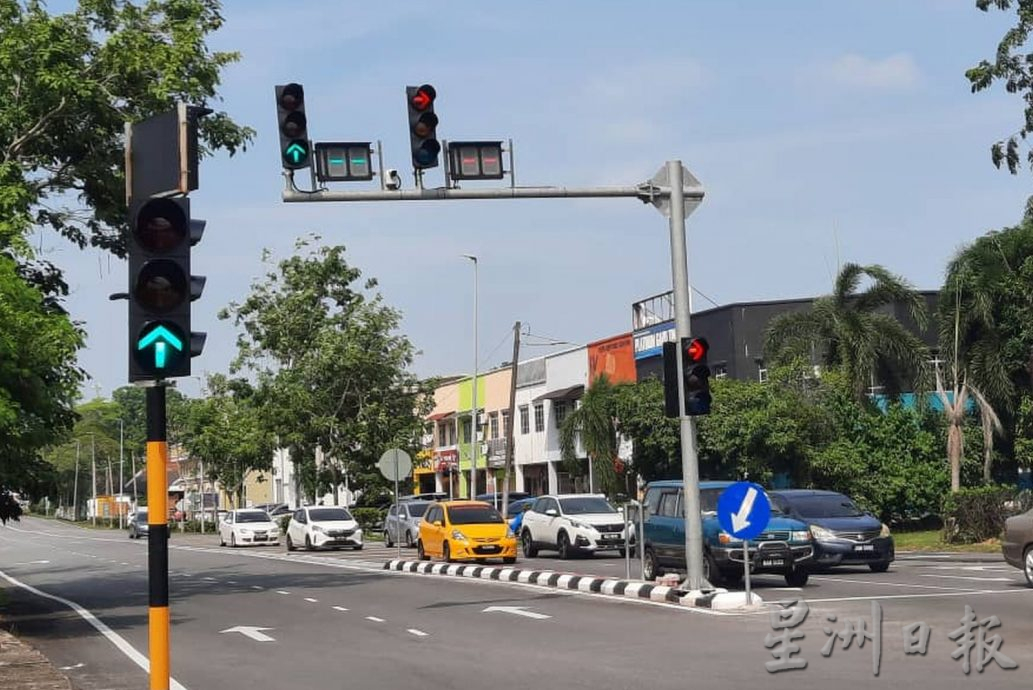 (古城版) 斯里士灵烈花园交通灯已启用,箭头引起混淆