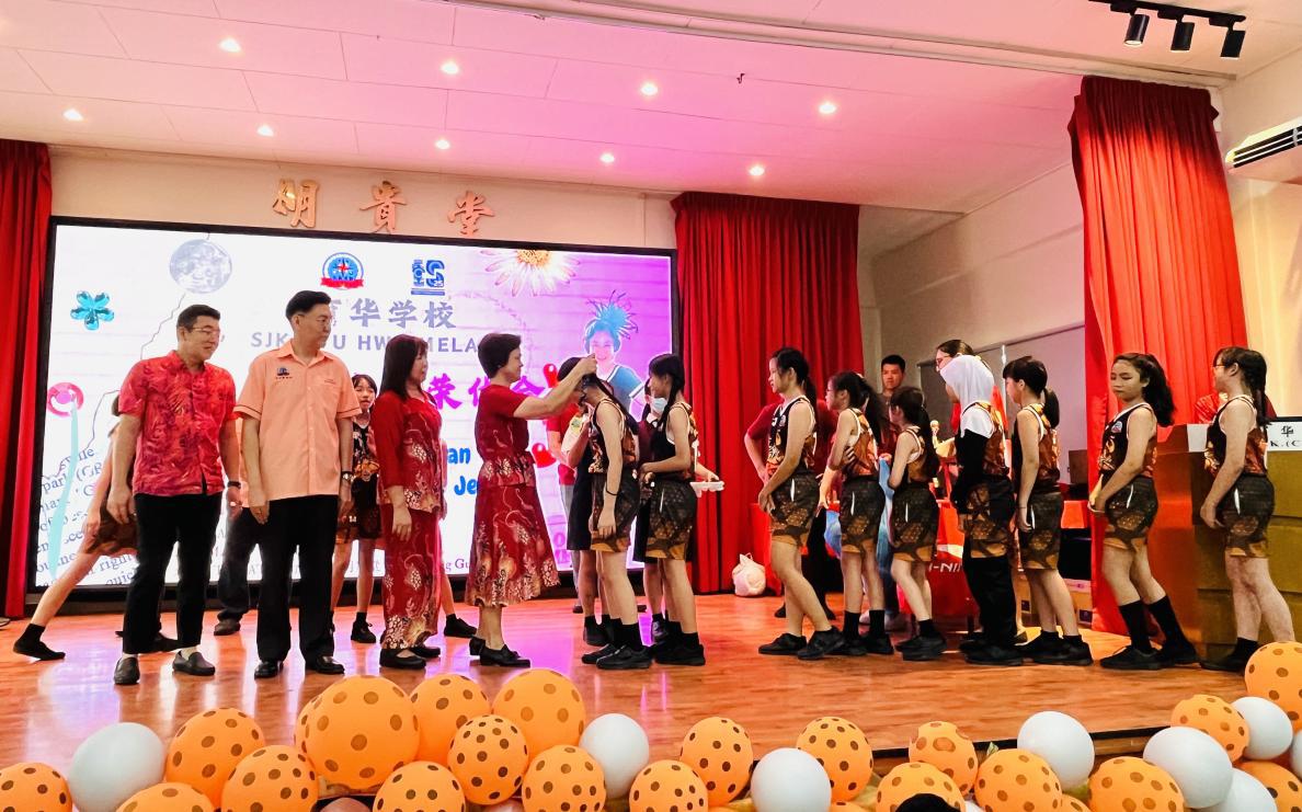 （古城版）育华欢送董秀珍老师荣休