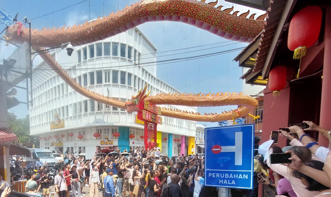 （古城版）范爷在古城带来追星小旋风