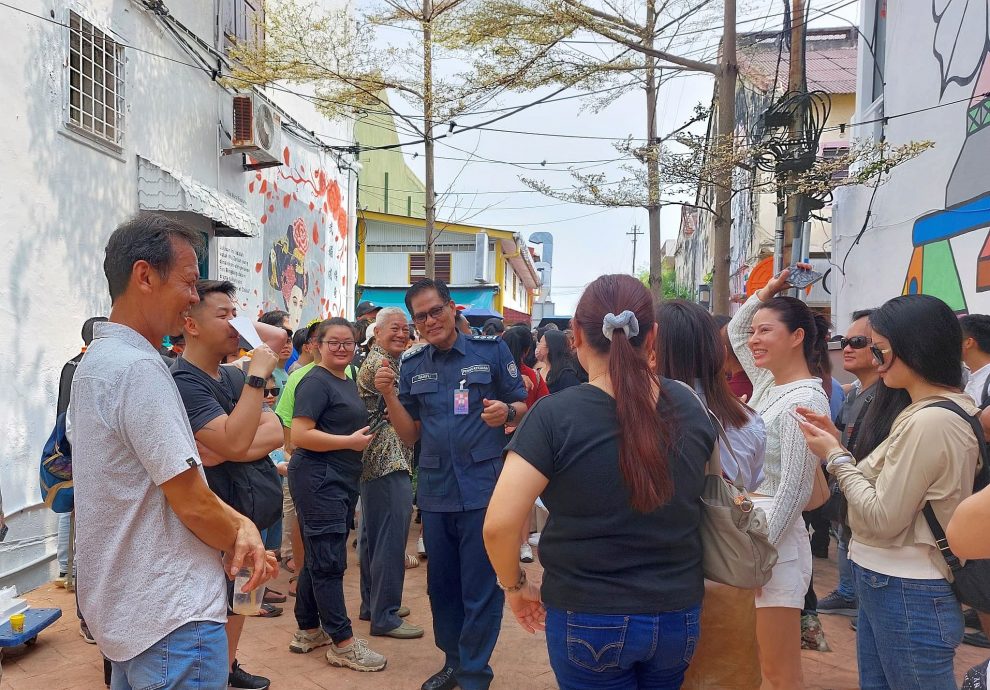 （古城版）范爷在古城带来追星小旋风