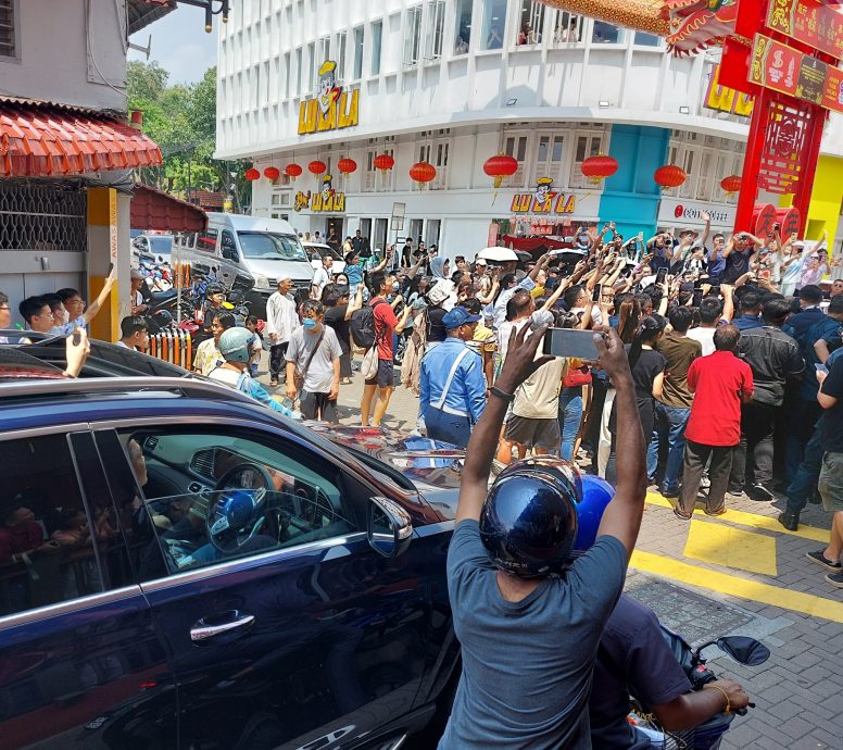（古城版）范爷在古城带来追星小旋风