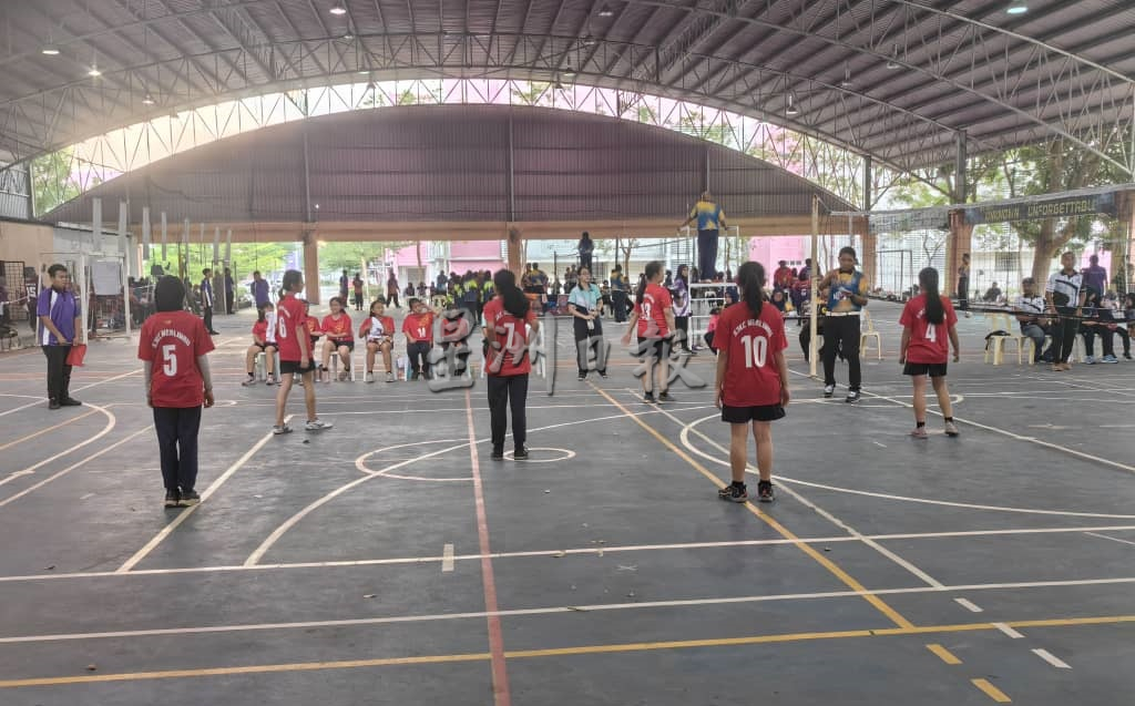 （古城第七版主文）万里茂华小迎来2位女子排球州代表