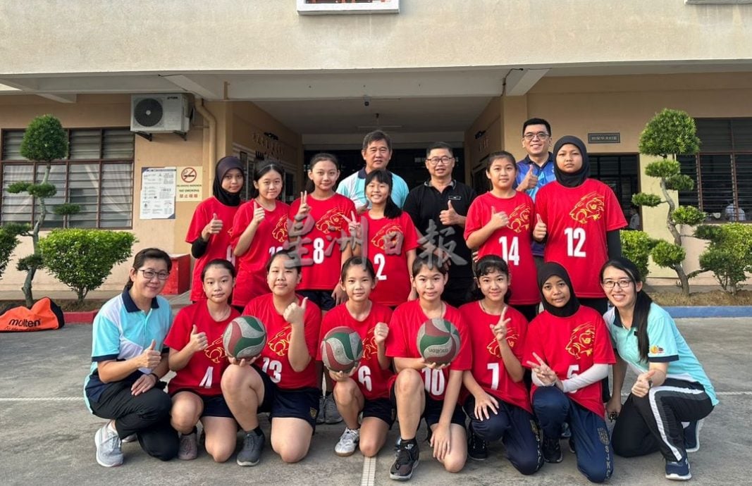 （古城第七版主文）万里茂华小迎来2位女子排球州代表