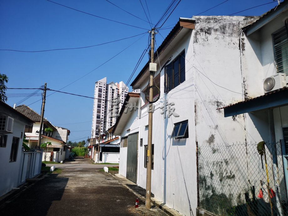 (古城第三版主文)巴当知甲黄金海岸花园第五及第七路后巷沟渠年久失修