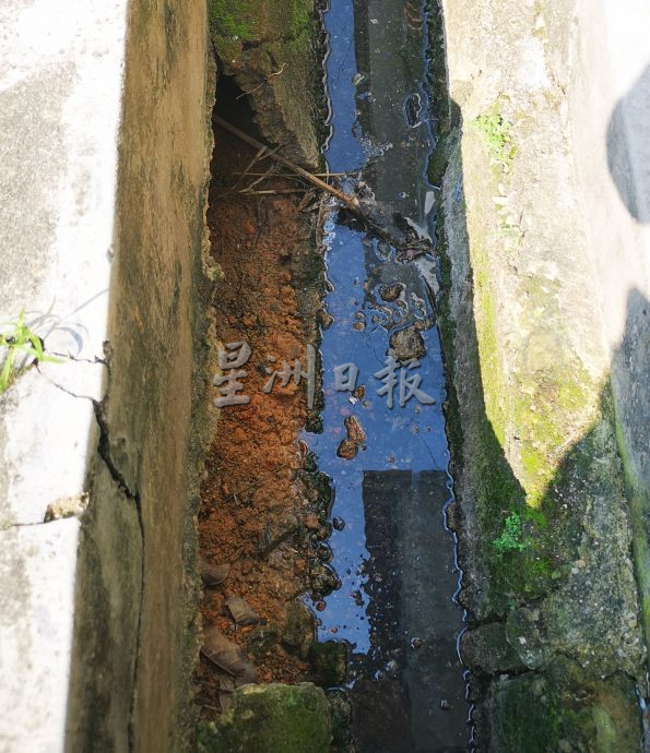 (古城第三版主文)巴当知甲黄金海岸花园第五及第七路后巷沟渠年久失修