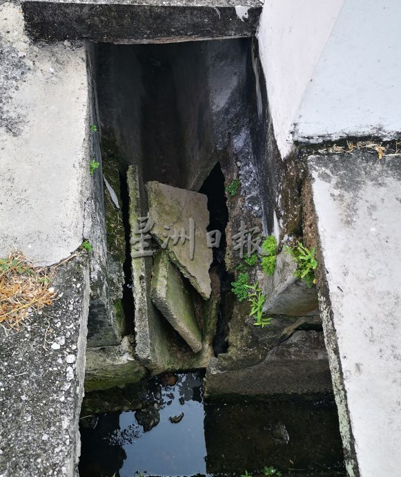 (古城第三版主文)巴当知甲黄金海岸花园第五及第七路后巷沟渠年久失修