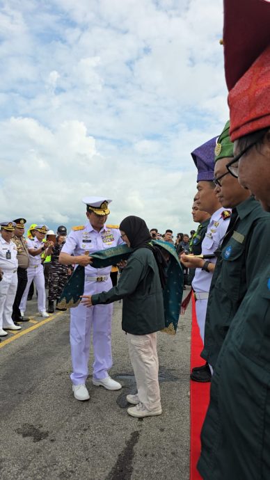 （古城第二版主文）“克里德瓦鲁奇”（KRI Dewaruci）抵达马六甲丹绒布拉斯码头