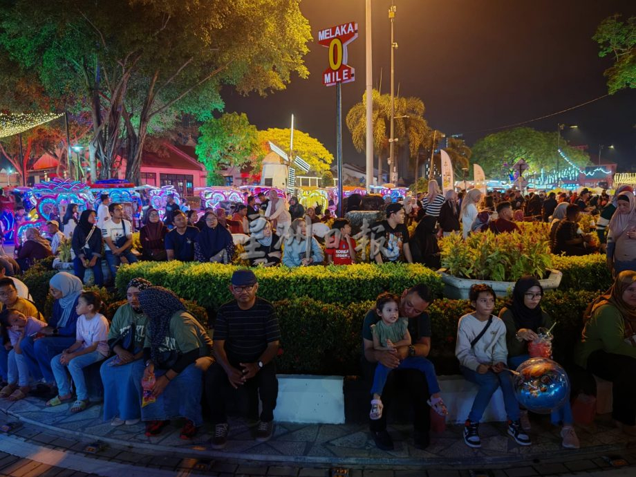 (古城第二版主文)“马六甲夜生活”首夜,甲州各景区迎来逾万人造访