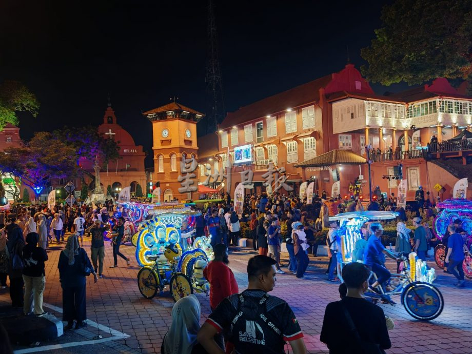 (古城第二版主文)“马六甲夜生活”首夜,甲州各景区迎来逾万人造访