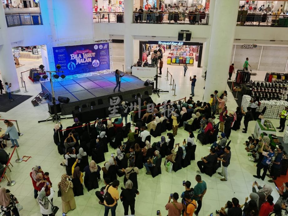 (古城第二版主文)“马六甲夜生活”首夜,甲州各景区迎来逾万人造访