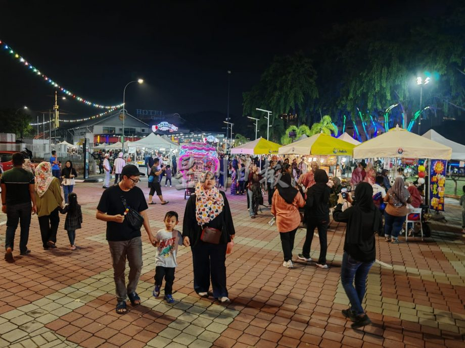 (古城第二版主文)“马六甲夜生活”首夜,甲州各景区迎来逾万人造访