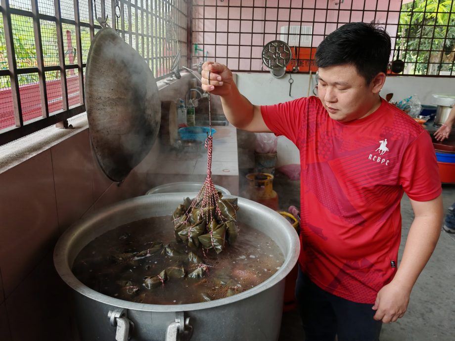 (古城第二版主文)《你动摇了吗》专栏:裹粽除了是文化传承,也是情感的传递