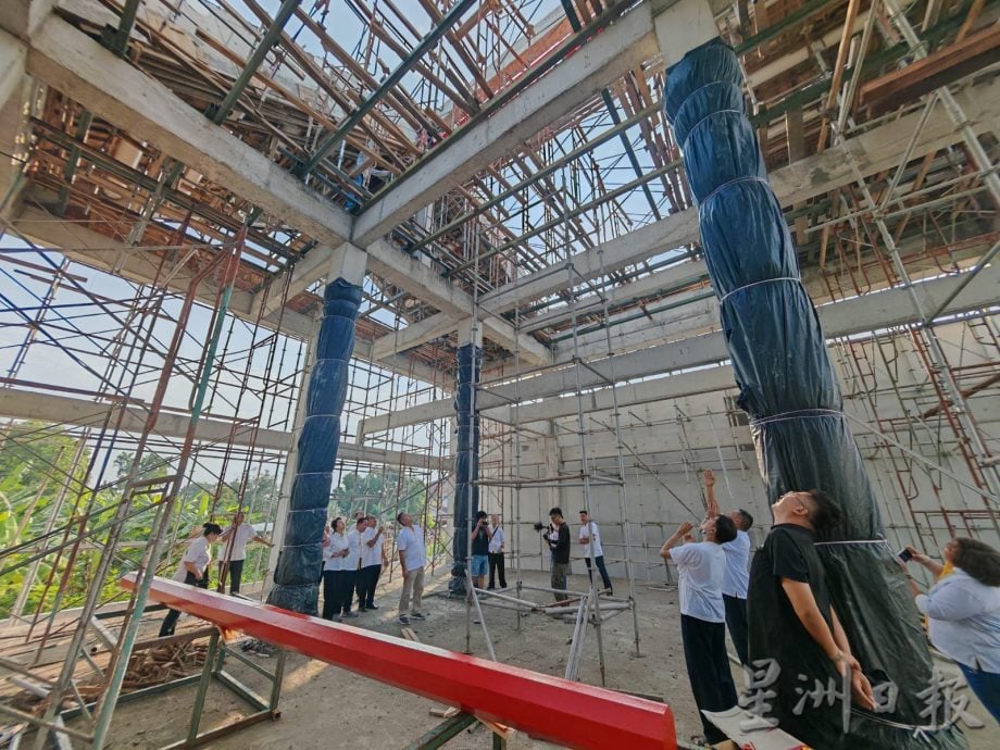 南天宫安定横樑仪式大典，代表光明正大、为人正直、顶天立地